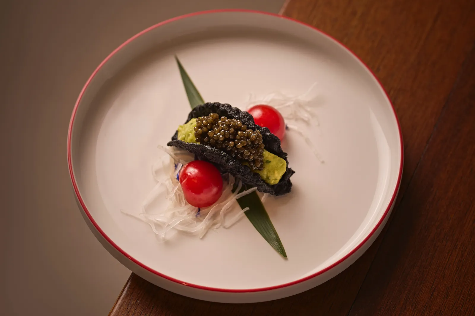 Tacos Nori con crema de aguacate y caviar