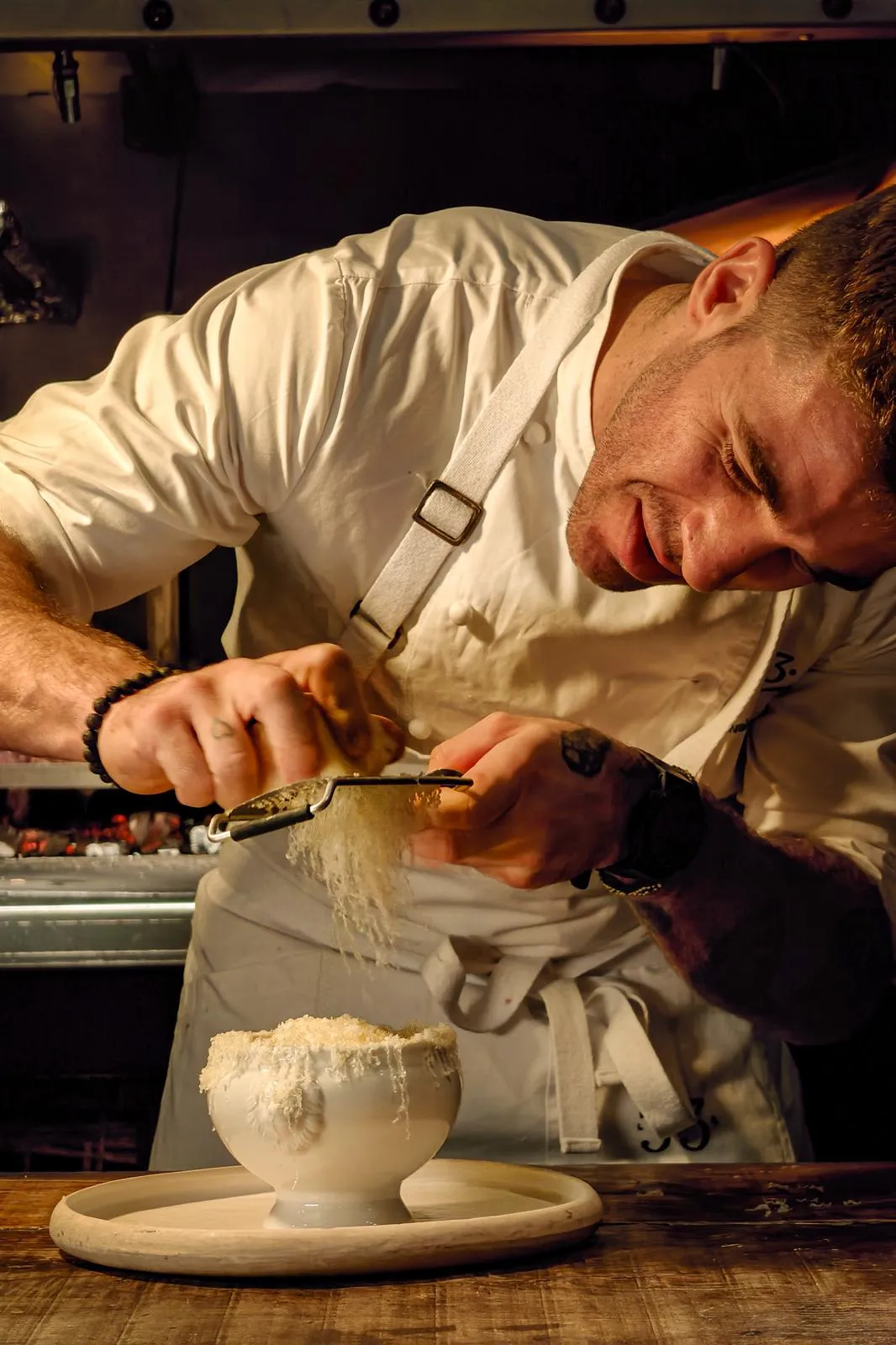 El chef Oswaldo Gonz·lez est al mando de Los 33.